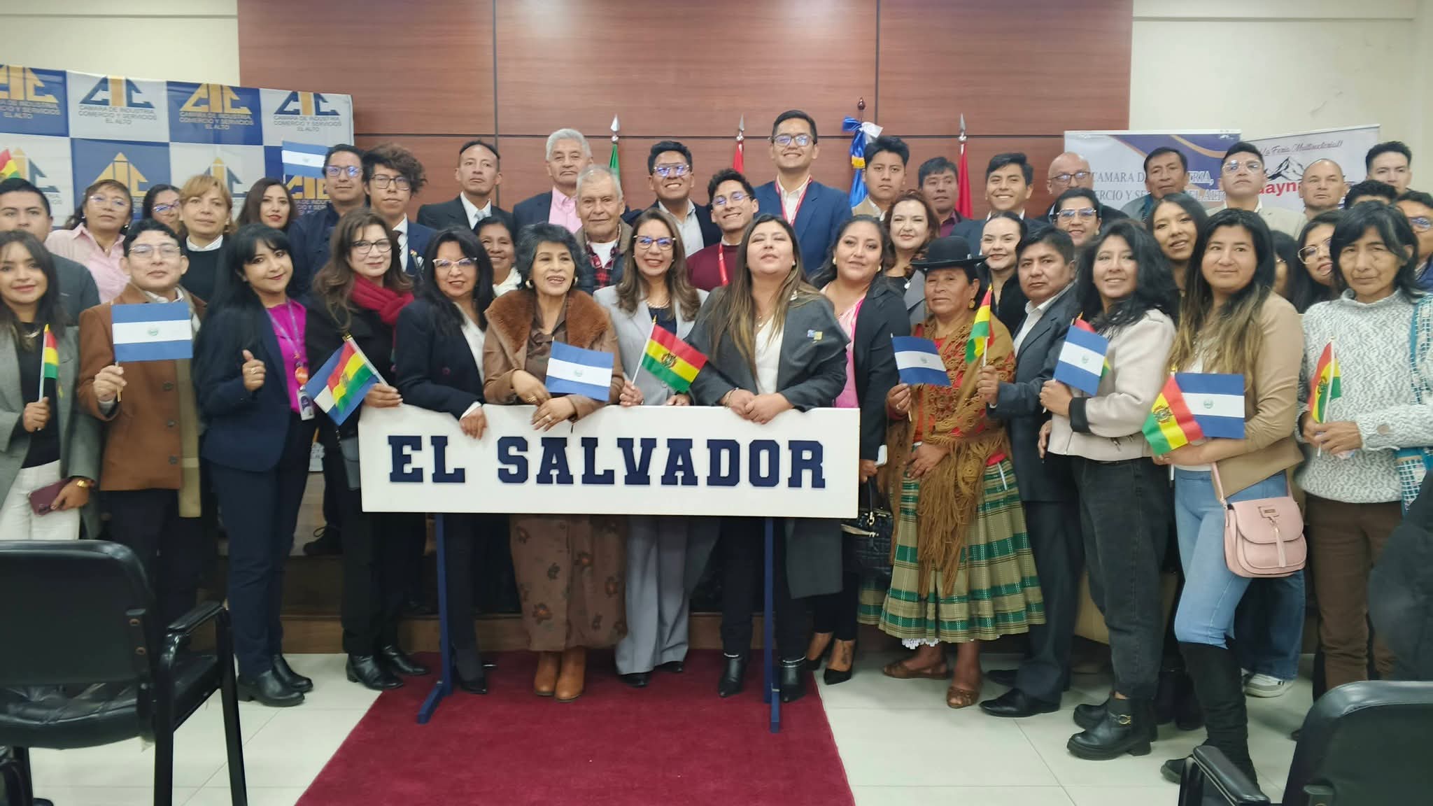 Liderazgo que trasciende fronteras: CAINCO El Alto recibe a la Embajada de El Salvador para fortalecer la visión exportadora de la región